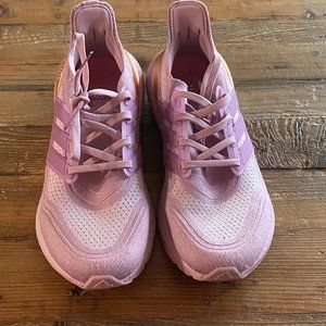 Like new condition! Adidas Ultraboost 21w, size 9